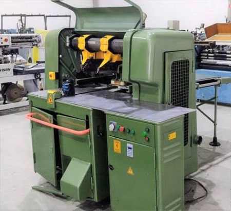 GUILHOTINA TRILATERAL WOHLENBERG, SEMI-AUTOMÁTICA, FORMATO MAX. 315 x 460 mm, FORMATO MÍNIMO 90 x 140 mm, EQUIPAMENTO REFORMADO, VALOR R$ 55.000,00