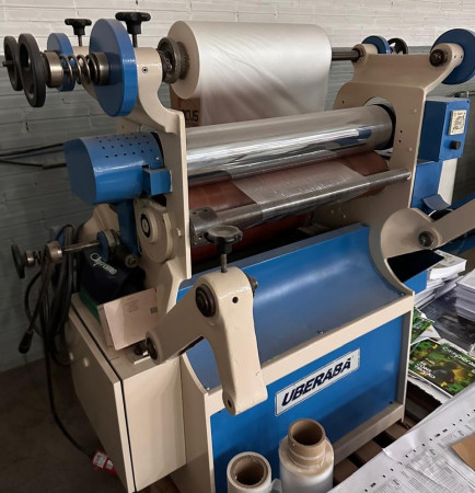 LAMINADORA E PLASTIFICADORA MARCA UBERABA ECOPLAST 82 CM DE LARGURA, (ÚNICO DONO) SEMINOVA, POUCO USO, VALOR R$ 75.000,00